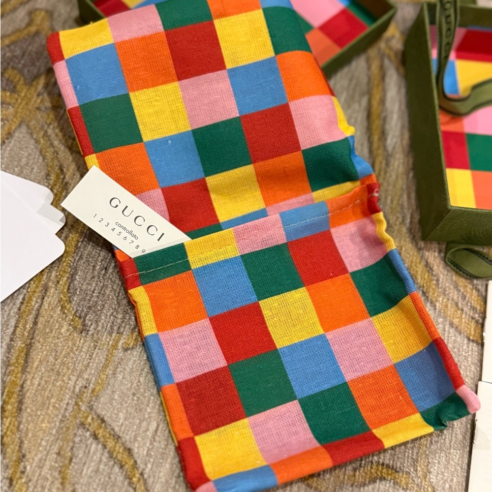 Gucci Gift Box Set with Pouch and Ribbon - Picture 5 of 11